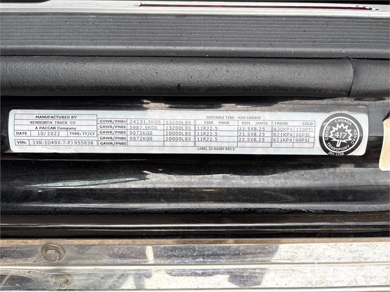 Kenworth W990 6x4 T/A Sleeper Truck Tractor Vilcēji