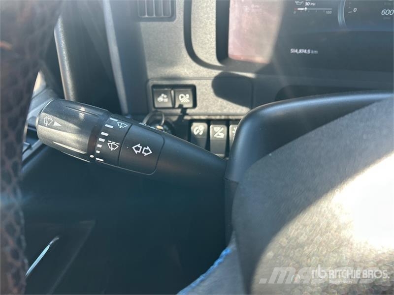Kenworth W990 6x4 T/A Sleeper Truck Tractor Cabezas tractoras