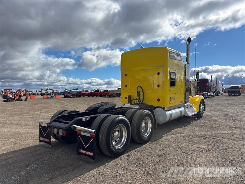 Kenworth W990 6x4 T/A Sleeper Truck Tractor 牵引车