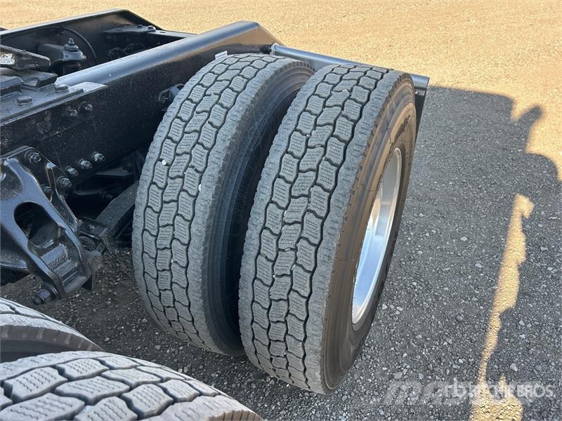 Kenworth W990 6x4 T/A Sleeper Truck Tractor Cabezas tractoras