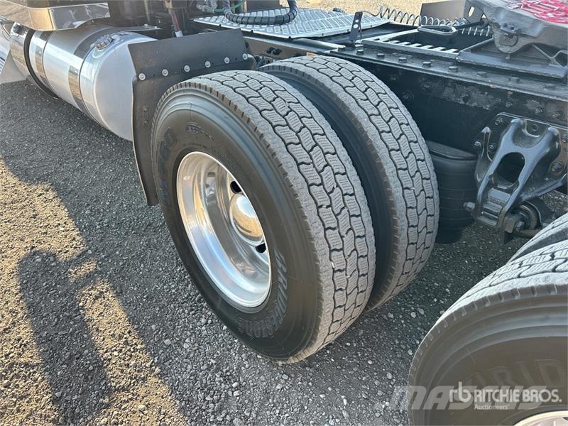 Kenworth W990 6x4 T/A Sleeper Truck Tractor Cabezas tractoras