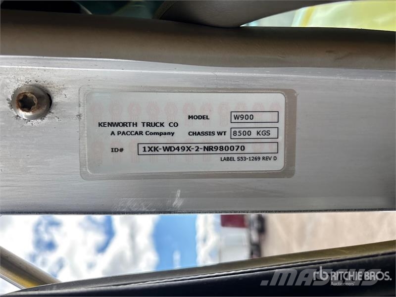 Kenworth W990 6x4 T/A Sleeper Truck Tractor 牵引车