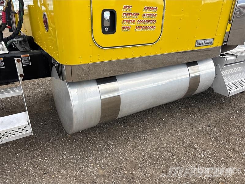 Kenworth W990 6x4 T/A Sleeper Truck Tractor 牵引车