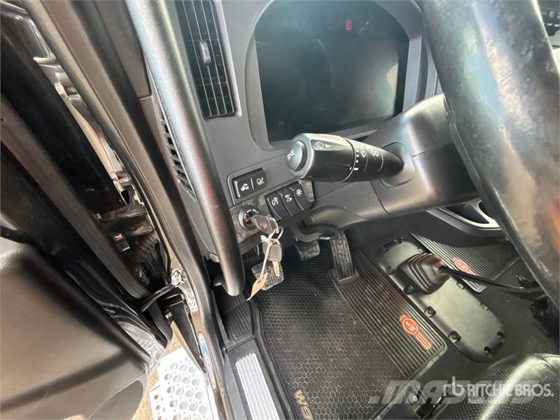 Kenworth W990 6x4 T/A Sleeper Truck Tractor Trekkers