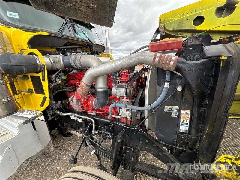 Kenworth W990 6x4 T/A Sleeper Truck Tractor 牵引车