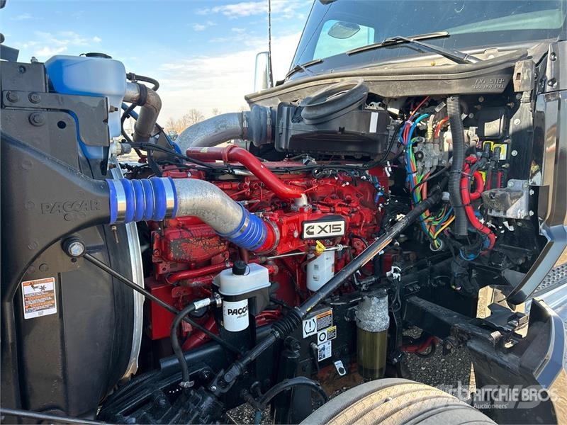 Kenworth W990 6x4 T/A Sleeper Truck Tractor Cabezas tractoras