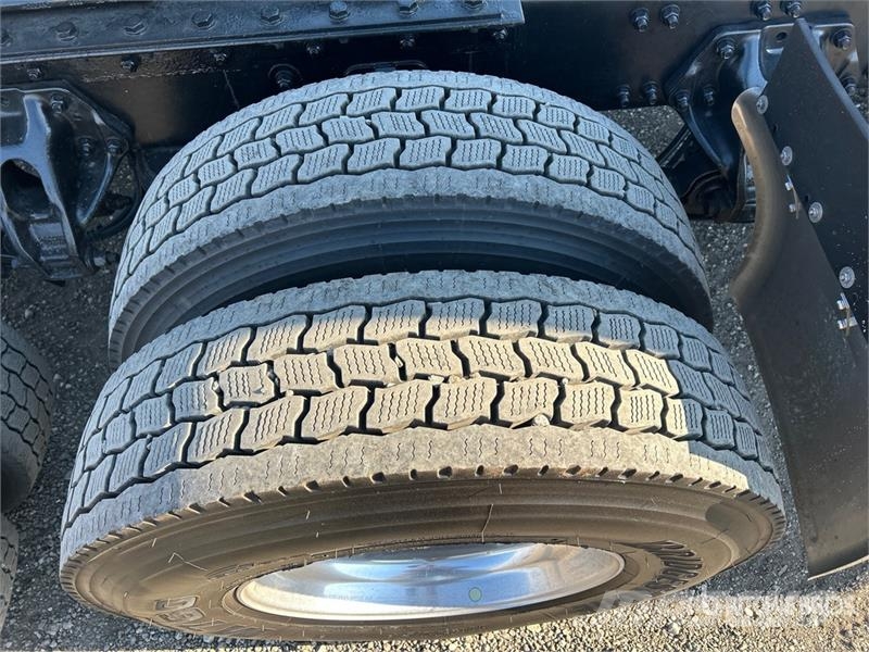 Kenworth W990 6x4 T/A Sleeper Truck Tractor Cabezas tractoras
