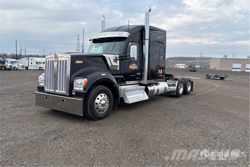 Kenworth W990 6x4 T/A Sleeper Truck Tractor Vilcēji