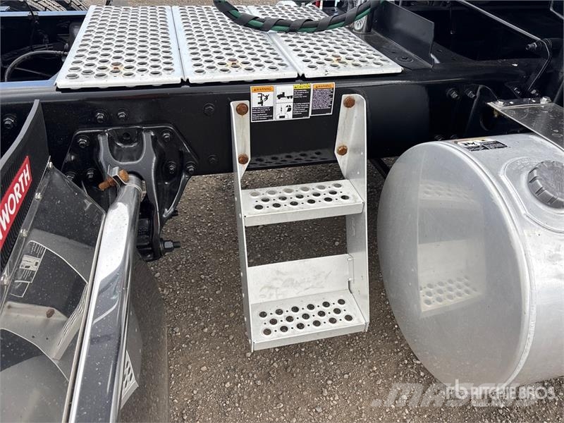 Kenworth W990 6x4 T/A Sleeper Truck Tractor Sadulveokid
