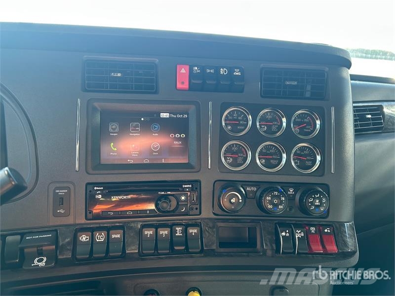 Kenworth W990 6x4 T/A Sleeper Truck Tractor Cabezas tractoras