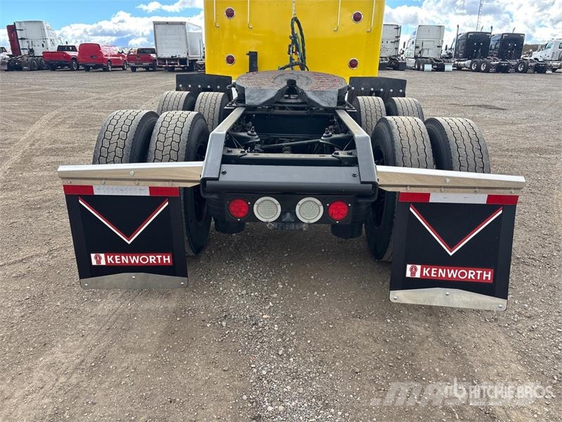 Kenworth W990 6x4 T/A Sleeper Truck Tractor 牵引车