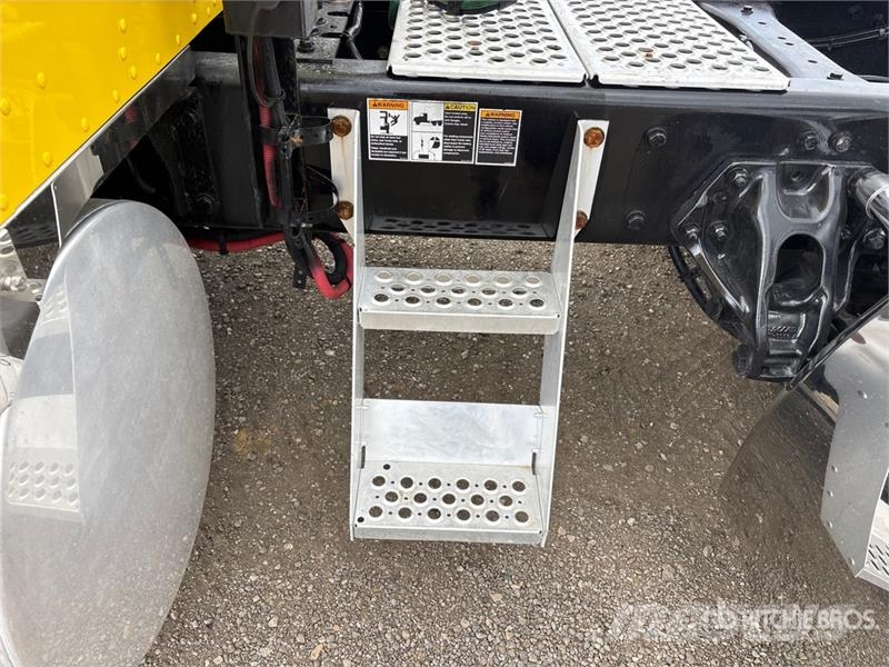 Kenworth W990 6x4 T/A Sleeper Truck Tractor 牵引车