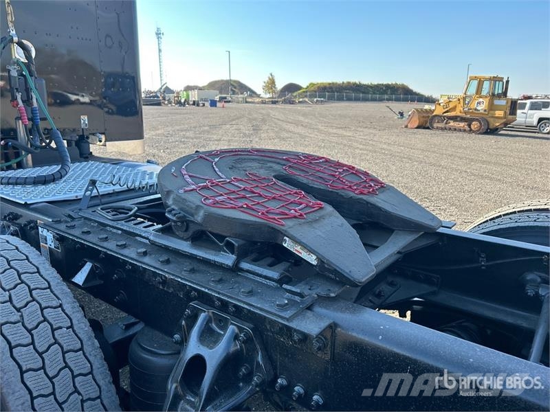 Kenworth W990 6x4 T/A Sleeper Truck Tractor Cabezas tractoras