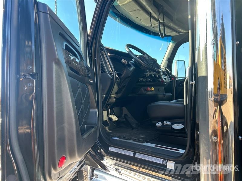 Kenworth W990 6x4 T/A Sleeper Truck Tractor Cabezas tractoras