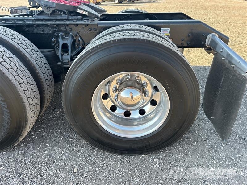 Kenworth W990 6x4 T/A Sleeper Truck Tractor Cabezas tractoras