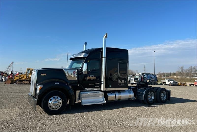 Kenworth W990 6x4 T/A Sleeper Truck Tractor Cabezas tractoras