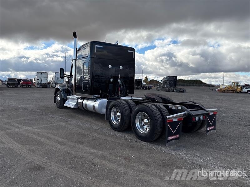 Kenworth W990 6x4 T/A Sleeper Truck Tractor Traktorske jedinice