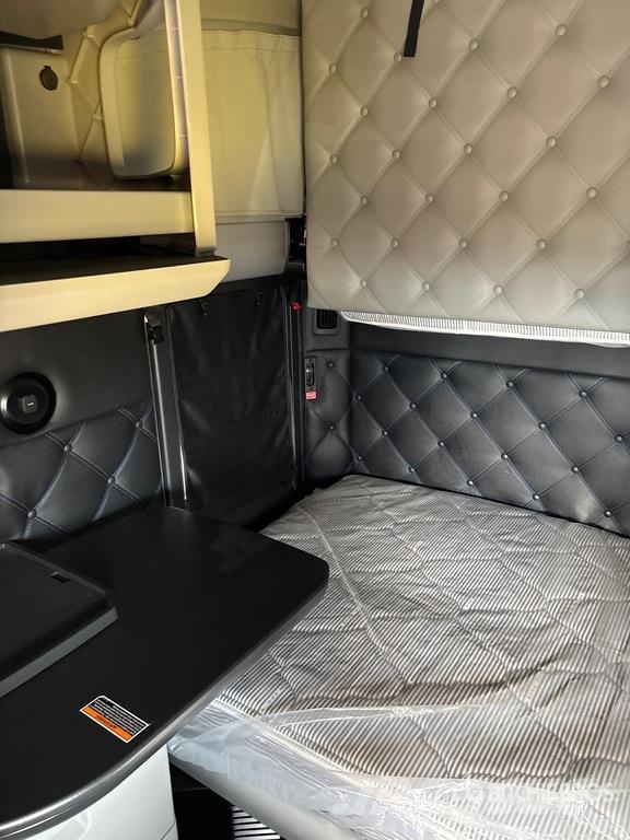 Kenworth W990 6x4 T/A Sleeper Truck Tractor Traktorske jedinice