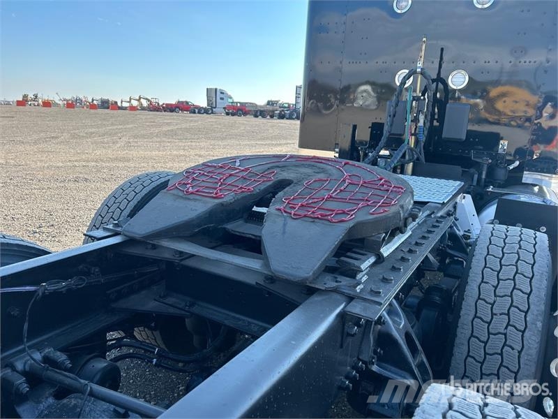 Kenworth W990 6x4 T/A Sleeper Truck Tractor Cabezas tractoras