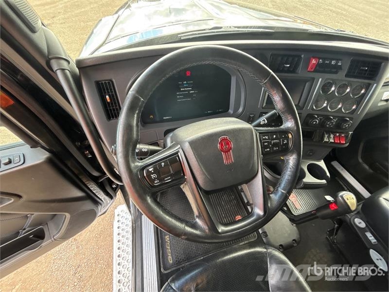 Kenworth W990 6x4 T/A Sleeper Truck Tractor Sadulveokid