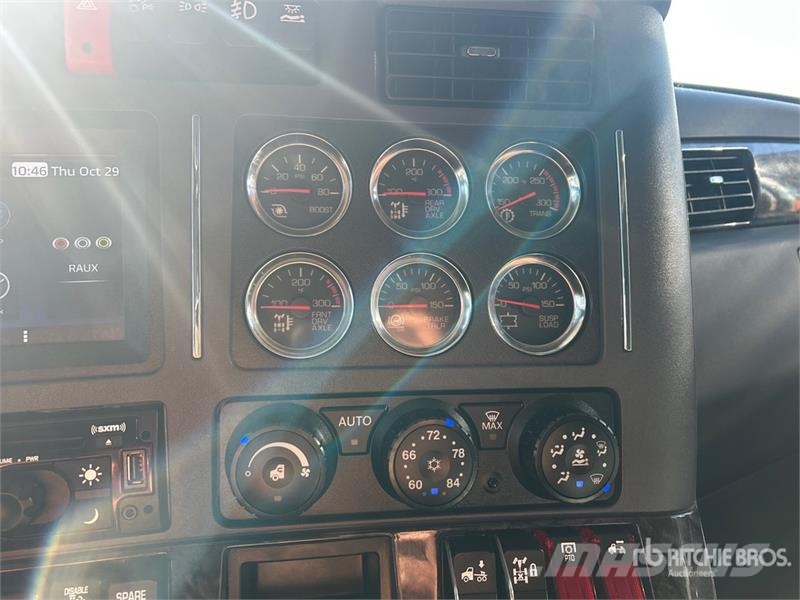 Kenworth W990 6x4 T/A Sleeper Truck Tractor Cabezas tractoras