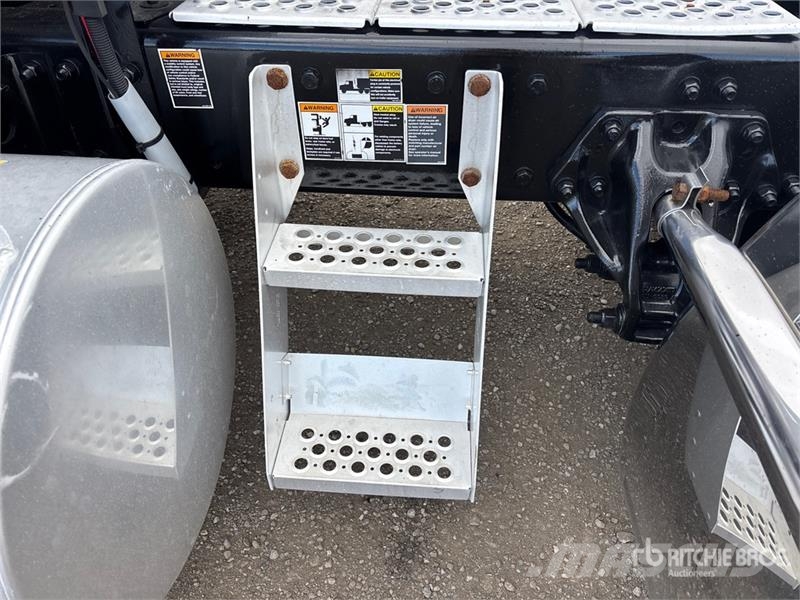 Kenworth W990 6x4 T/A Sleeper Truck Tractor Sadulveokid