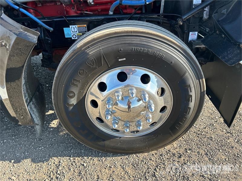 Kenworth W990 6x4 T/A Sleeper Truck Tractor Cabezas tractoras