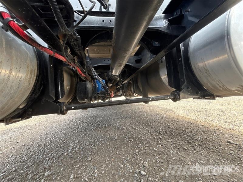 Kenworth W990 6x4 T/A Sleeper Truck Tractor Sadulveokid