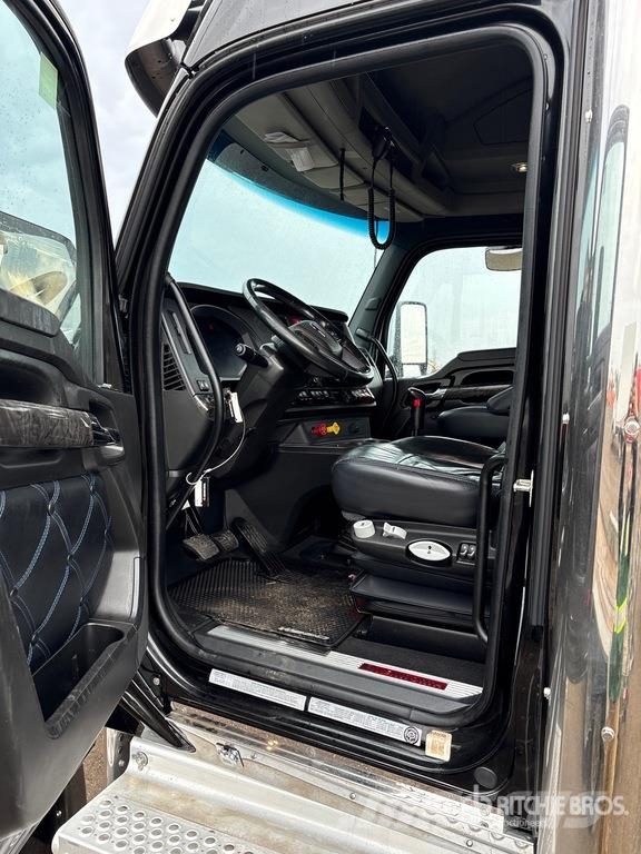 Kenworth W990 6x4 T/A Sleeper Truck Tractor Vilcēji