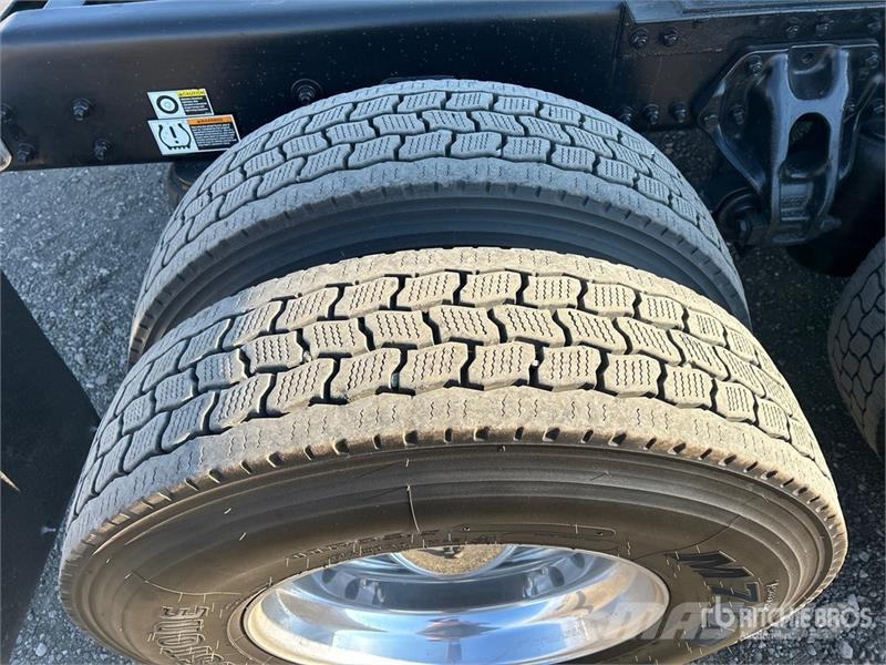 Kenworth W990 6x4 T/A Sleeper Truck Tractor Cabezas tractoras