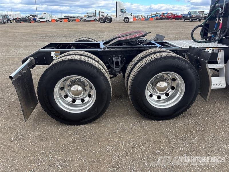 Kenworth W990 6x4 T/A Sleeper Truck Tractor Sadulveokid