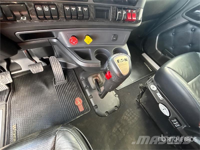 Kenworth W990 6x4 T/A Sleeper Truck Tractor Sadulveokid