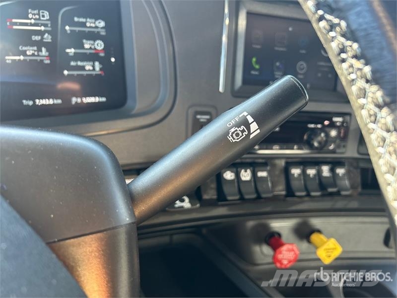 Kenworth W990 6x4 T/A Sleeper Truck Tractor Cabezas tractoras