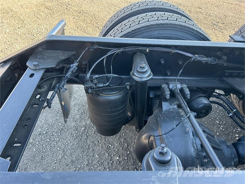Kenworth W990 6x4 T/A Sleeper Truck Tractor Cabezas tractoras