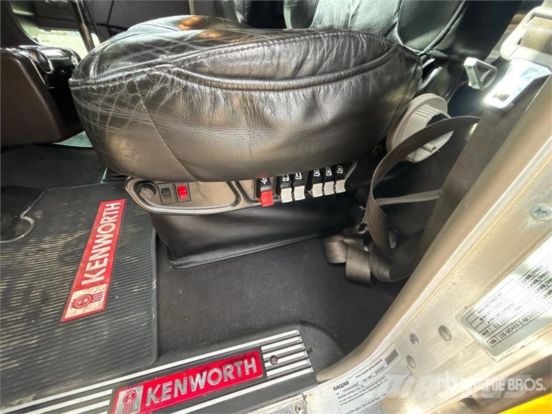Kenworth W990 6x4 T/A Sleeper Truck Tractor 牵引车