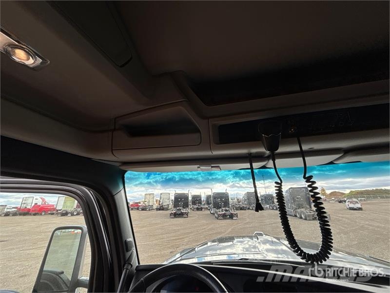 Kenworth W990 6x4 T/A Sleeper Truck Tractor Sadulveokid