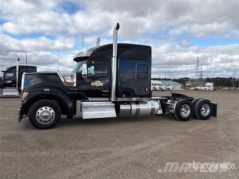 Kenworth W990 6x4 T/A Sleeper Truck Tractor Vlačilci