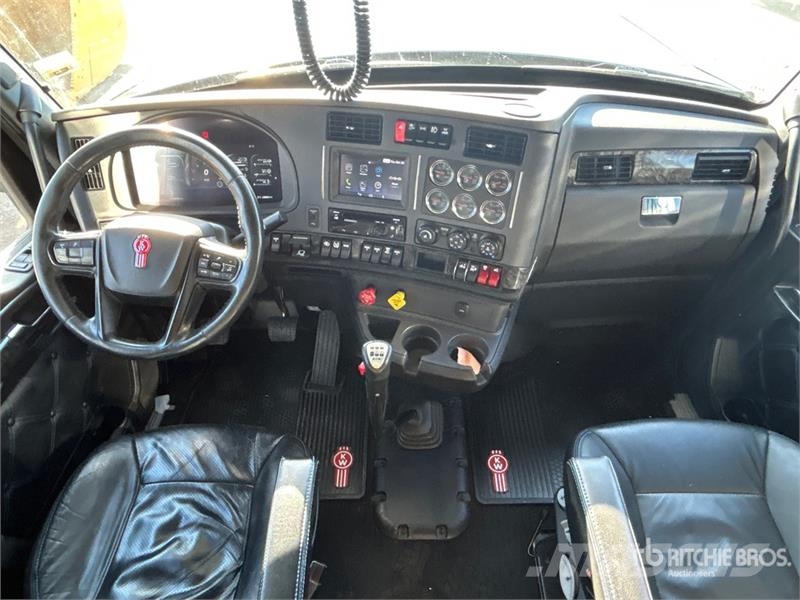 Kenworth W990 6x4 T/A Sleeper Truck Tractor Cabezas tractoras