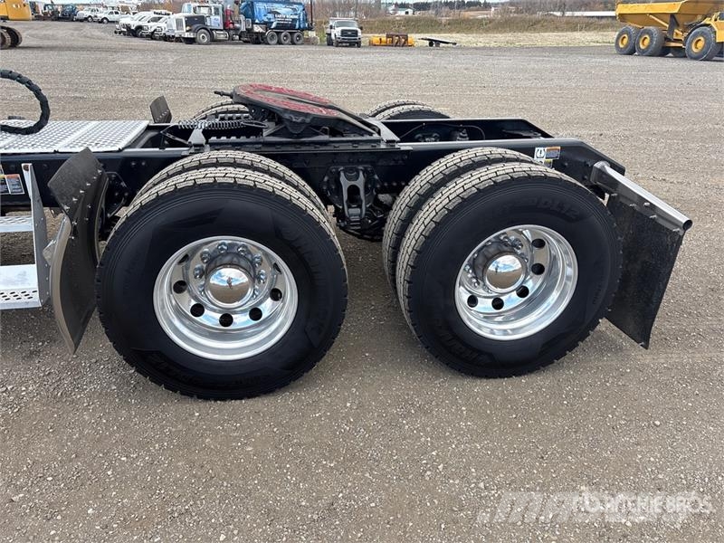 Kenworth W990 6x4 T/A Sleeper Truck Tractor Sadulveokid