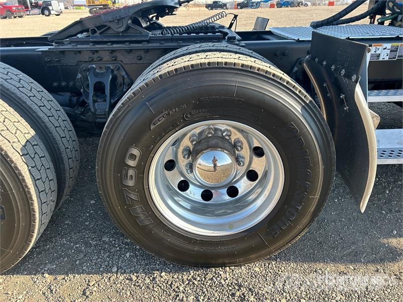 Kenworth W990 6x4 T/A Sleeper Truck Tractor Cabezas tractoras