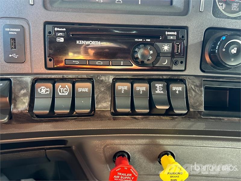 Kenworth W990 6x4 T/A Sleeper Truck Tractor Cabezas tractoras