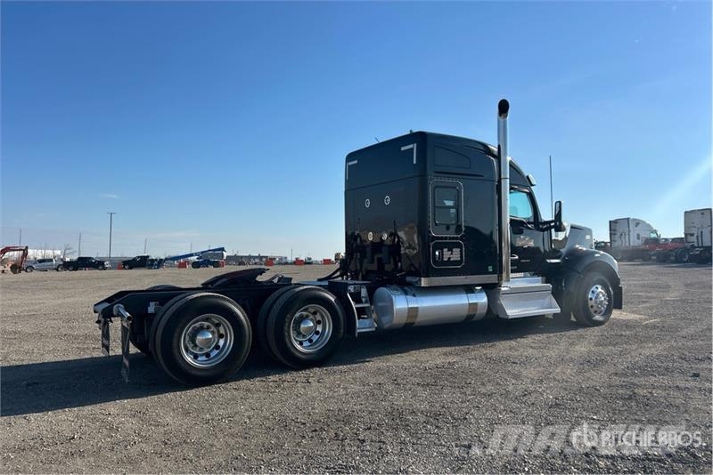 Kenworth W990 6x4 T/A Sleeper Truck Tractor Cabezas tractoras