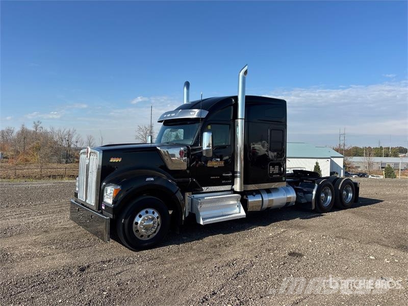 Kenworth W990 6x4 T/A Sleeper Truck Tractor Vilcēji