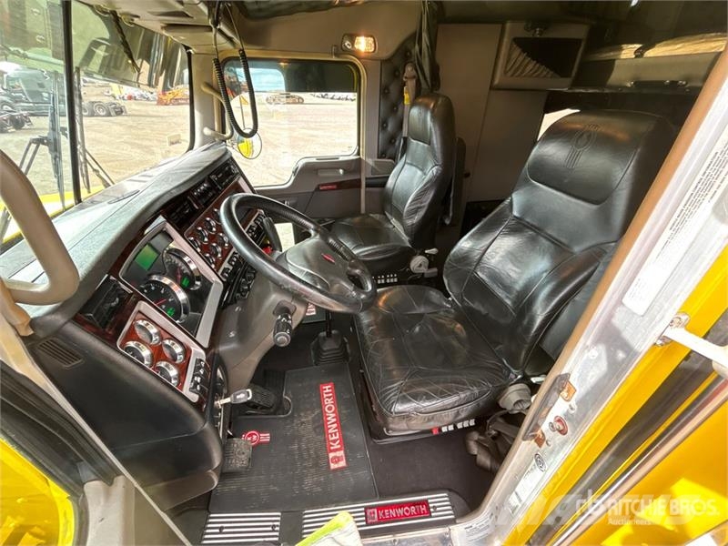 Kenworth W990 6x4 T/A Sleeper Truck Tractor 牵引车