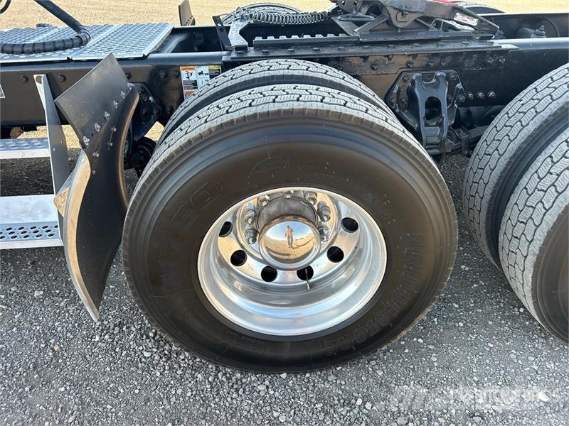 Kenworth W990 6x4 T/A Sleeper Truck Tractor Cabezas tractoras