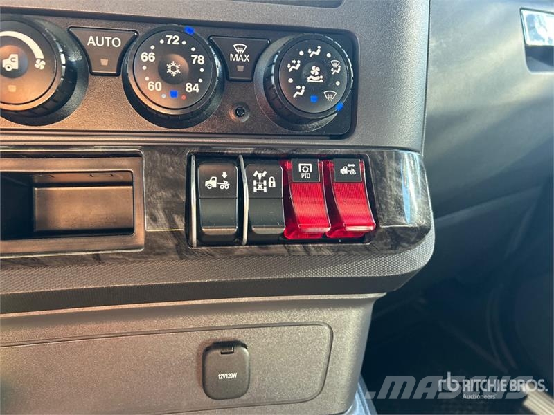 Kenworth W990 6x4 T/A Sleeper Truck Tractor Cabezas tractoras