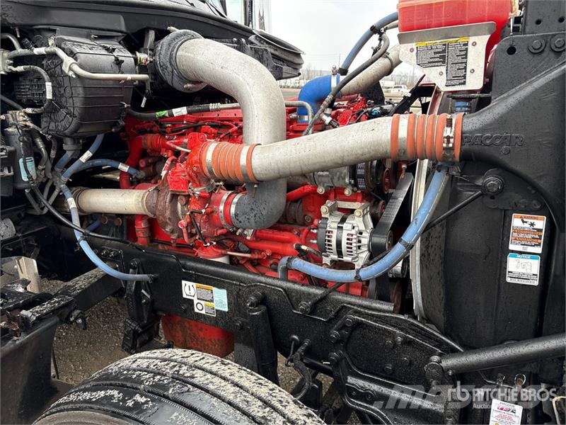 Kenworth W990 6x4 T/A Sleeper Truck Tractor Vilcēji
