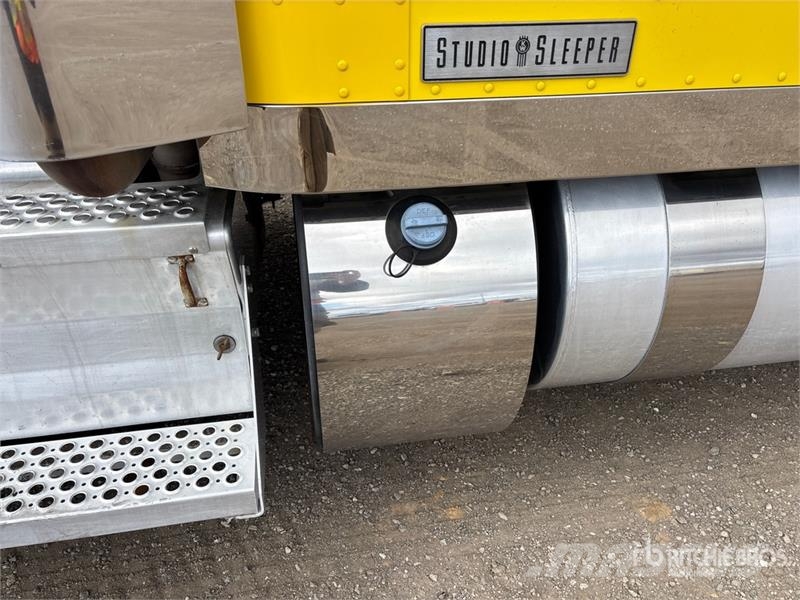 Kenworth W990 6x4 T/A Sleeper Truck Tractor 牵引车