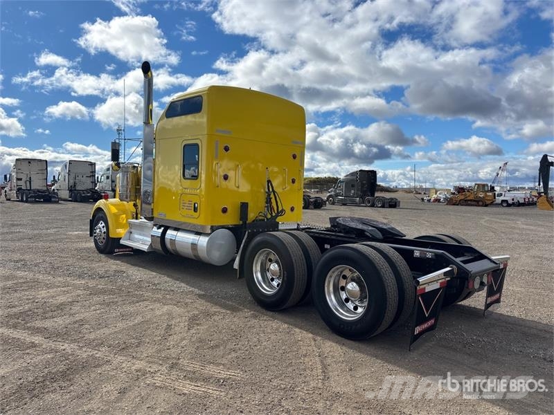 Kenworth W990 6x4 T/A Sleeper Truck Tractor 牵引车