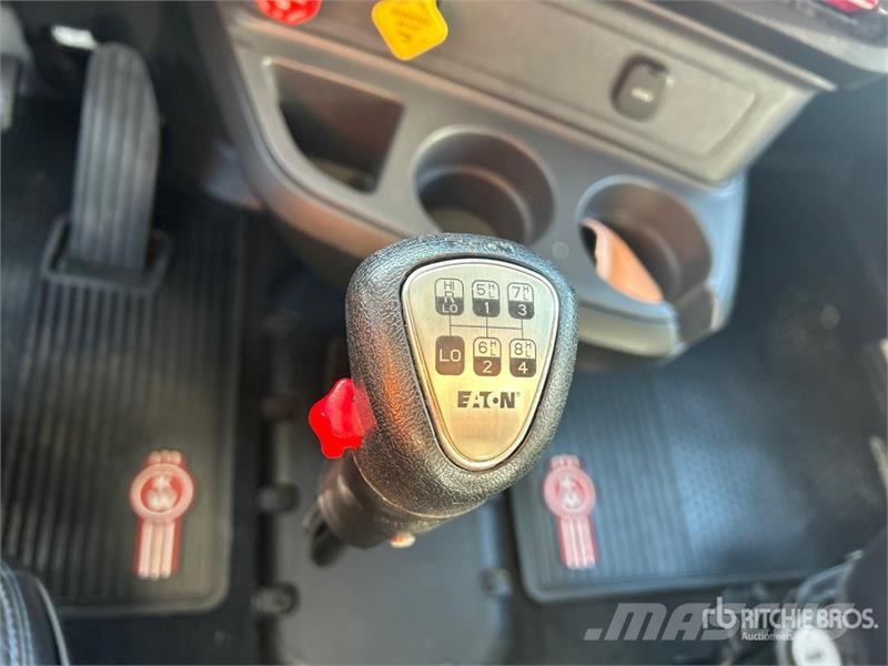 Kenworth W990 6x4 T/A Sleeper Truck Tractor Cabezas tractoras